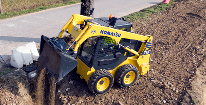 KOMATSU コマツ　SKID STEER LOADER Komatsu Skid Steer Loader SK820-8 | Komatsu France